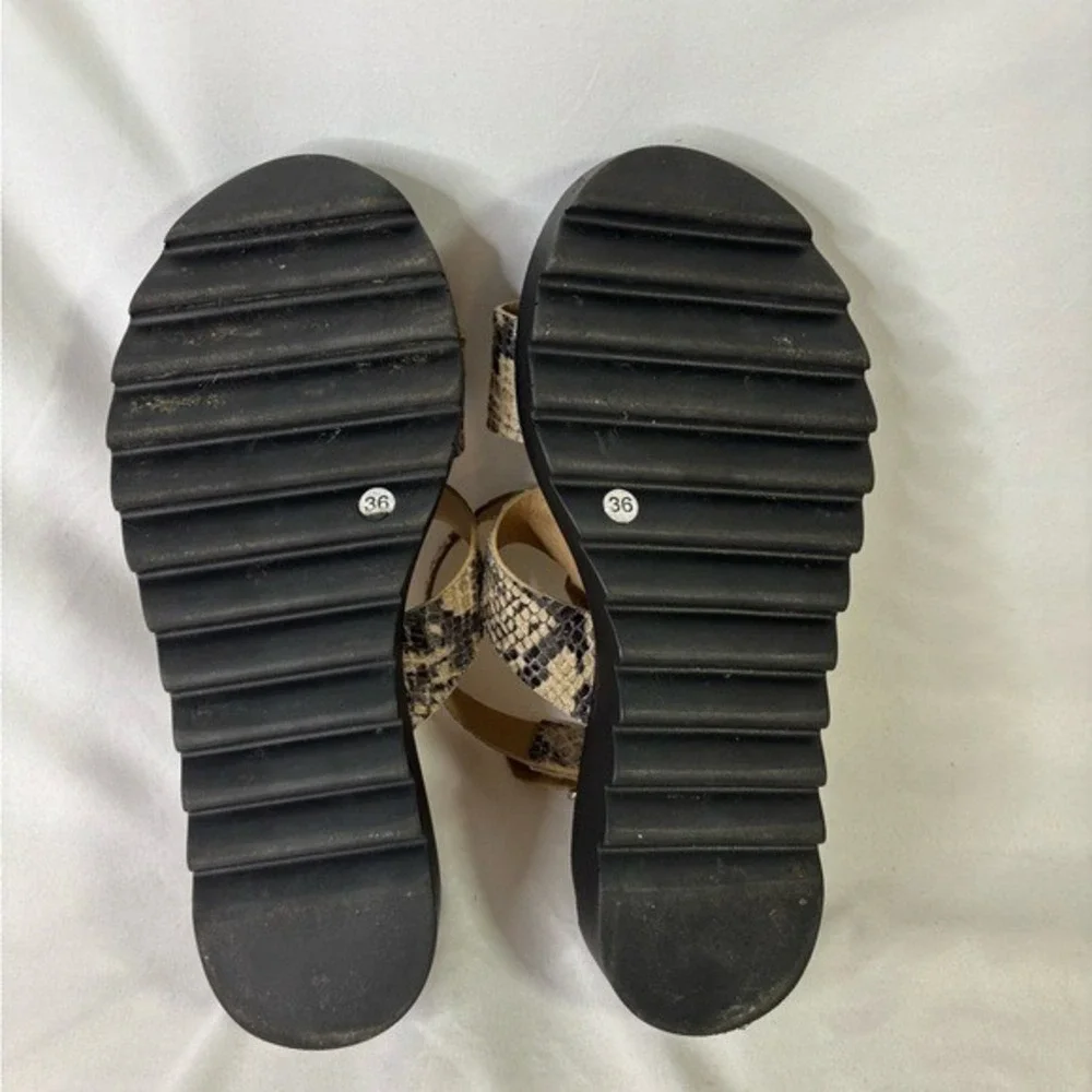 Free People Sandals Snakeskin Platform Lug Sole Ankle‎ Strap Size 36 Gray Beige